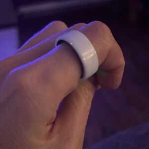 Halo ceramic smart ring.